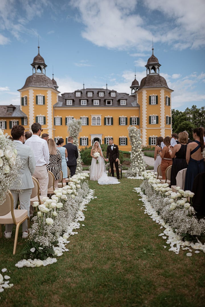 Isabella-Floristik-Hochzeit-Schloss-Velden-Kuenzli-Photography-39