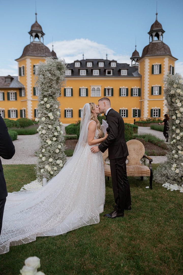 Isabella-Floristik-Hochzeit-Schloss-Velden-Kuenzli-Photography-41