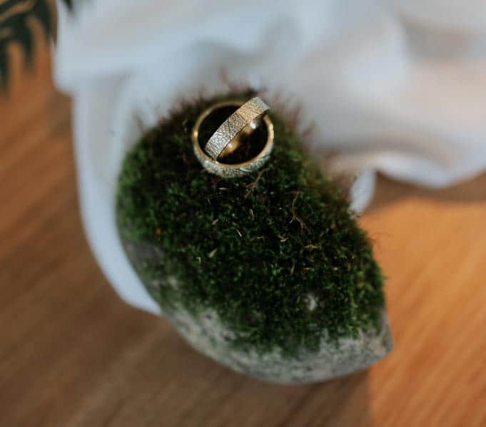 IsabellaFloristik_Hochzeit_Henry-Welisch_Greenery_nachhaltig_kaernten-Ringe